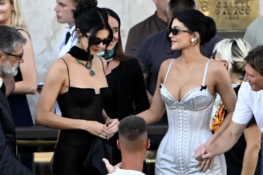 What Stars Wore to Jeff Bezos and Lauren Sanchez’s Wedding: Kim Kardashian, Kylie Jenner, More