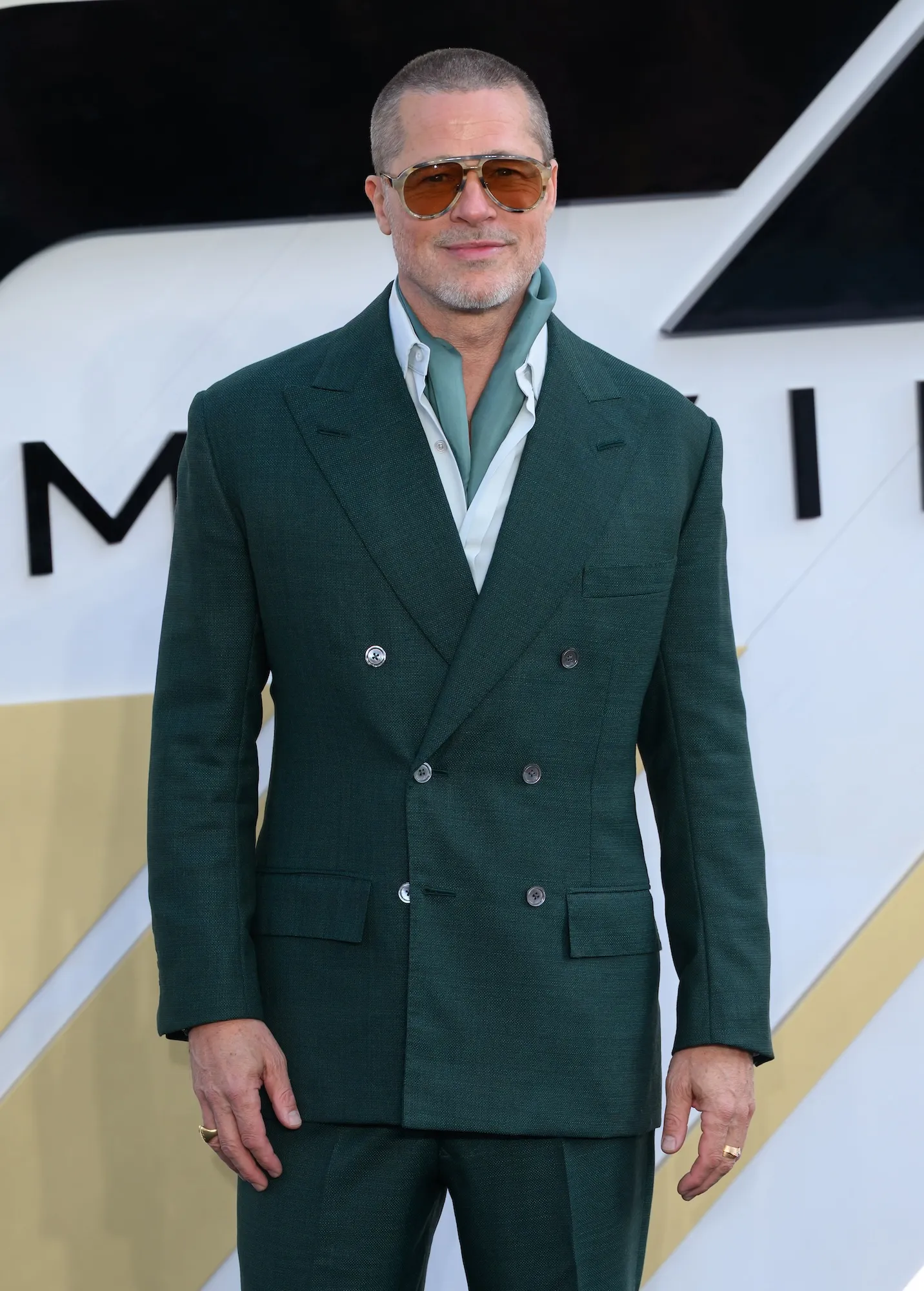 Brad Pitt Says He's Never Had a 'Gay Experience'