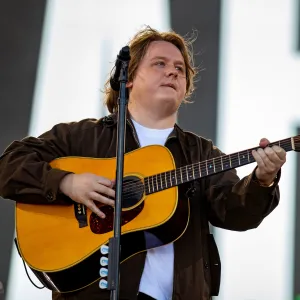 GettyImages-2222477502 Lewis Capaldi Makes Music Comeback 2 Years After Stepping Away for Health Concerns .jpg