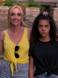 Brianne Howey and Antonia Gentry in Ginny & Georgia