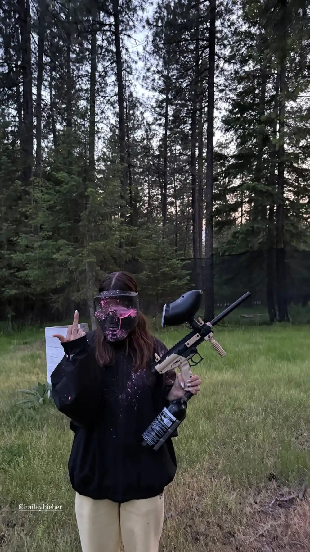 Hailey-Bieber-7263242