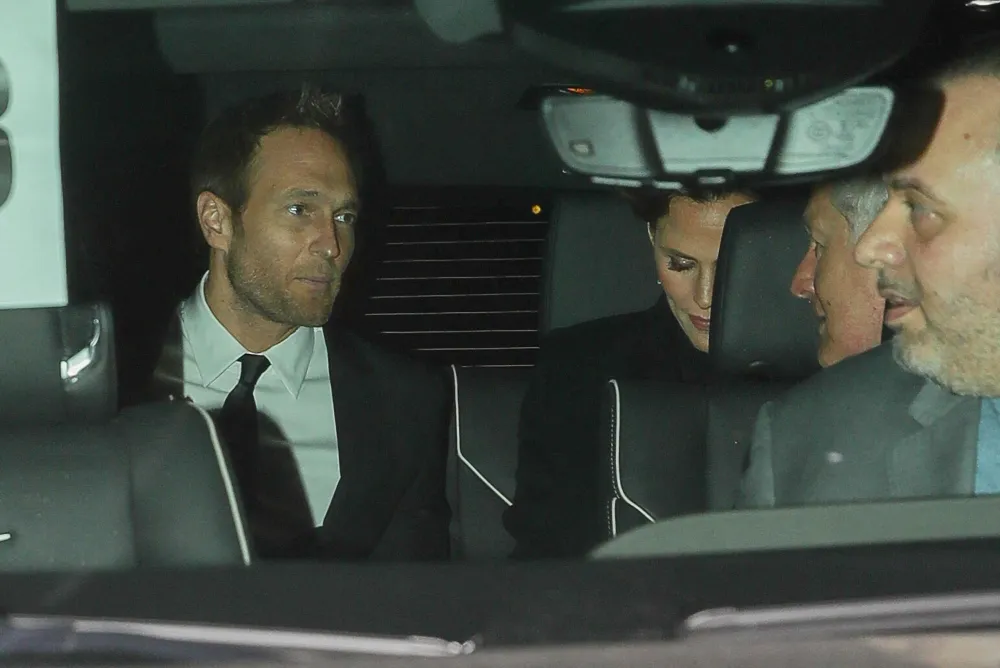 Jennifer Garner and Boyfriend John Miller Pack on Major PDA 007