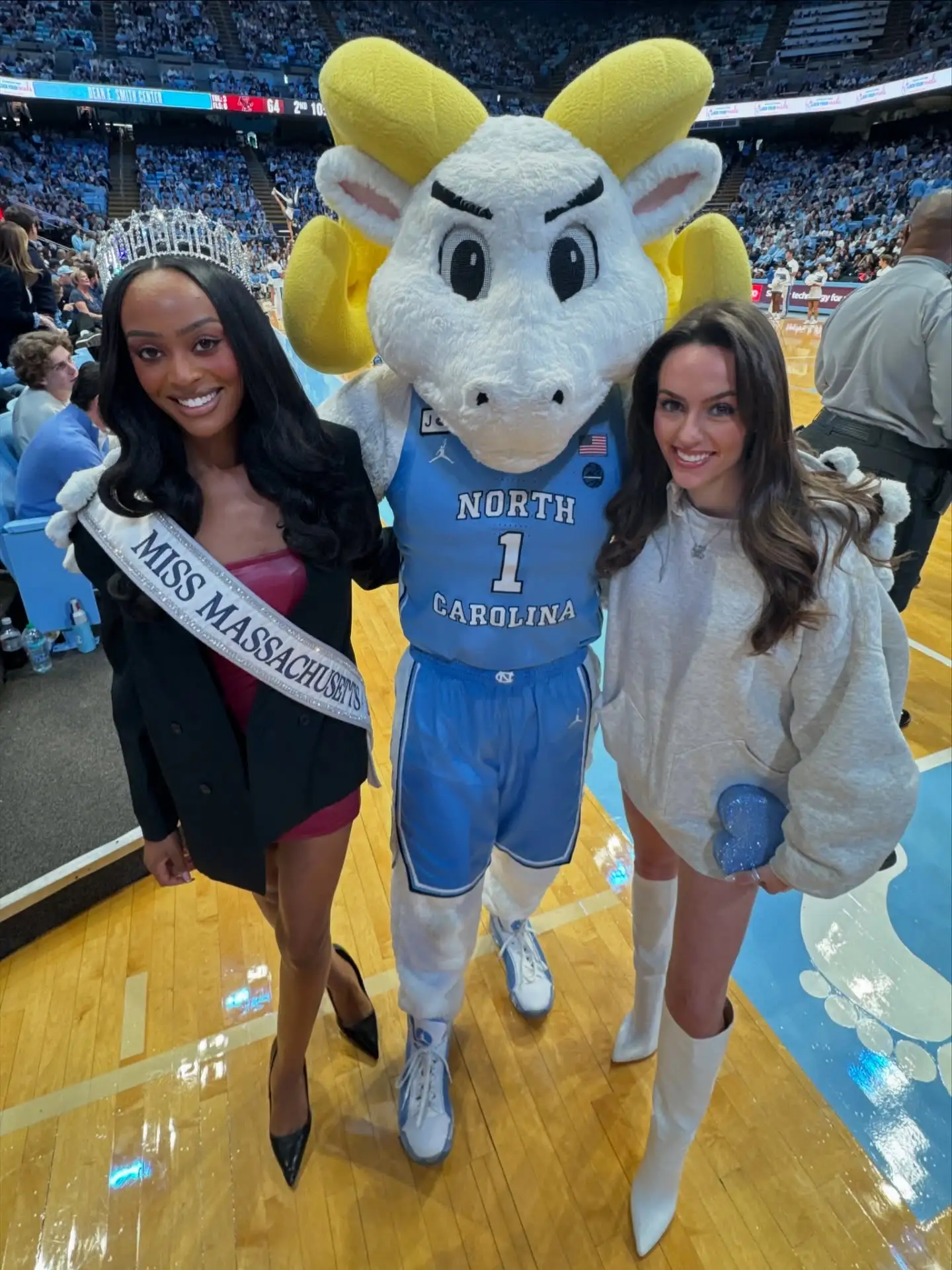 Jordon Hudson Writes Note to Beauty Queen Involved in Altercation With Bill Belichick s Ex