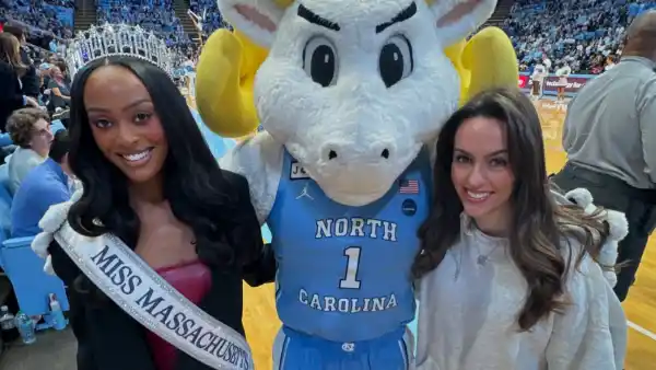 Jordon Hudson Writes Note to Beauty Queen Involved in Altercation With Bill Belichick s Ex