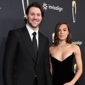 Josh-Allen-and-Hailee-Steinfeld-GettyImages-2198081949