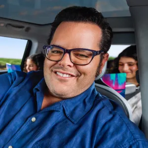 Josh Gad and Family Backseat Book Crew 2 Josh Gad In the Dark About Whats Next for Olaf in Frozen 3