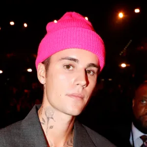 Justin bieber reacts to standing on business meme feature GettyImages-1389386638