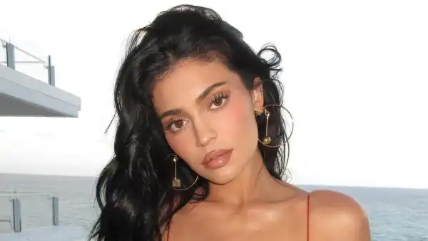 Kylie Jenner Reveals Another Beauty Secret After Sharing Boob Job Details: Her Famous Waves