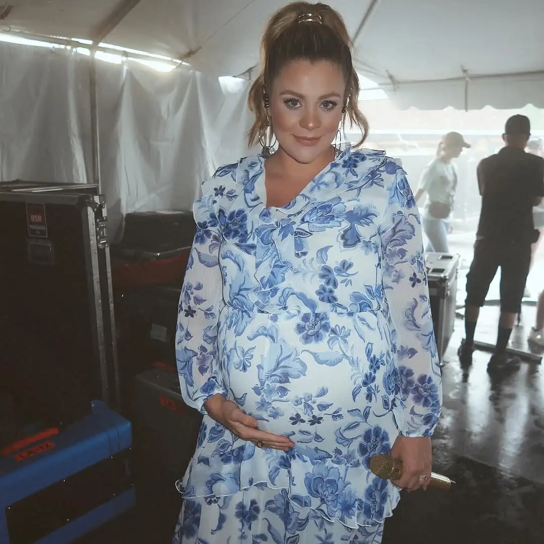 Lauren Alaina Welcomes Baby No1 Surprise Fans with Emotional New Song