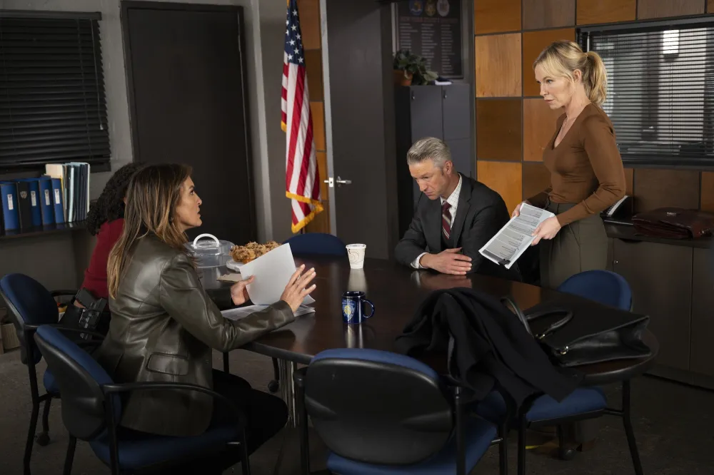 Law-and-Order-SVU-TCDLAAN_NB250