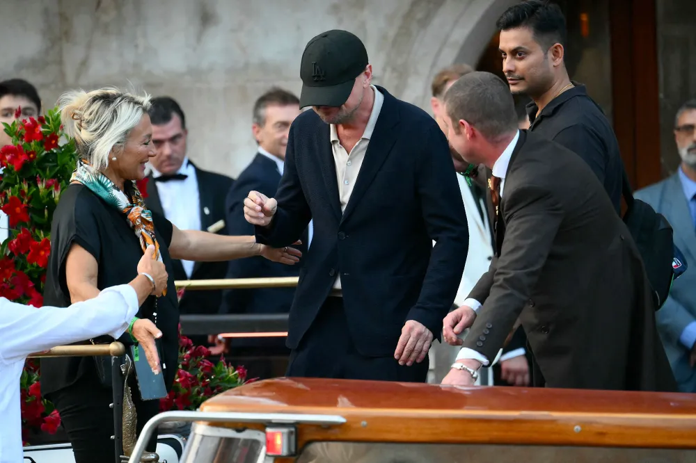 Leonardo DiCaprio and Girlfriend Vittoria Spotted Ahead of Bezos Wedding 3