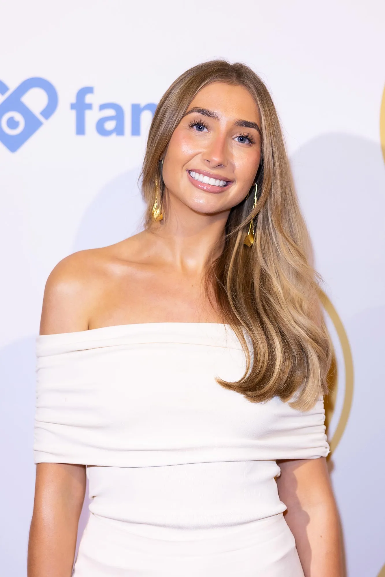 Lily Phillips bio 2195145371