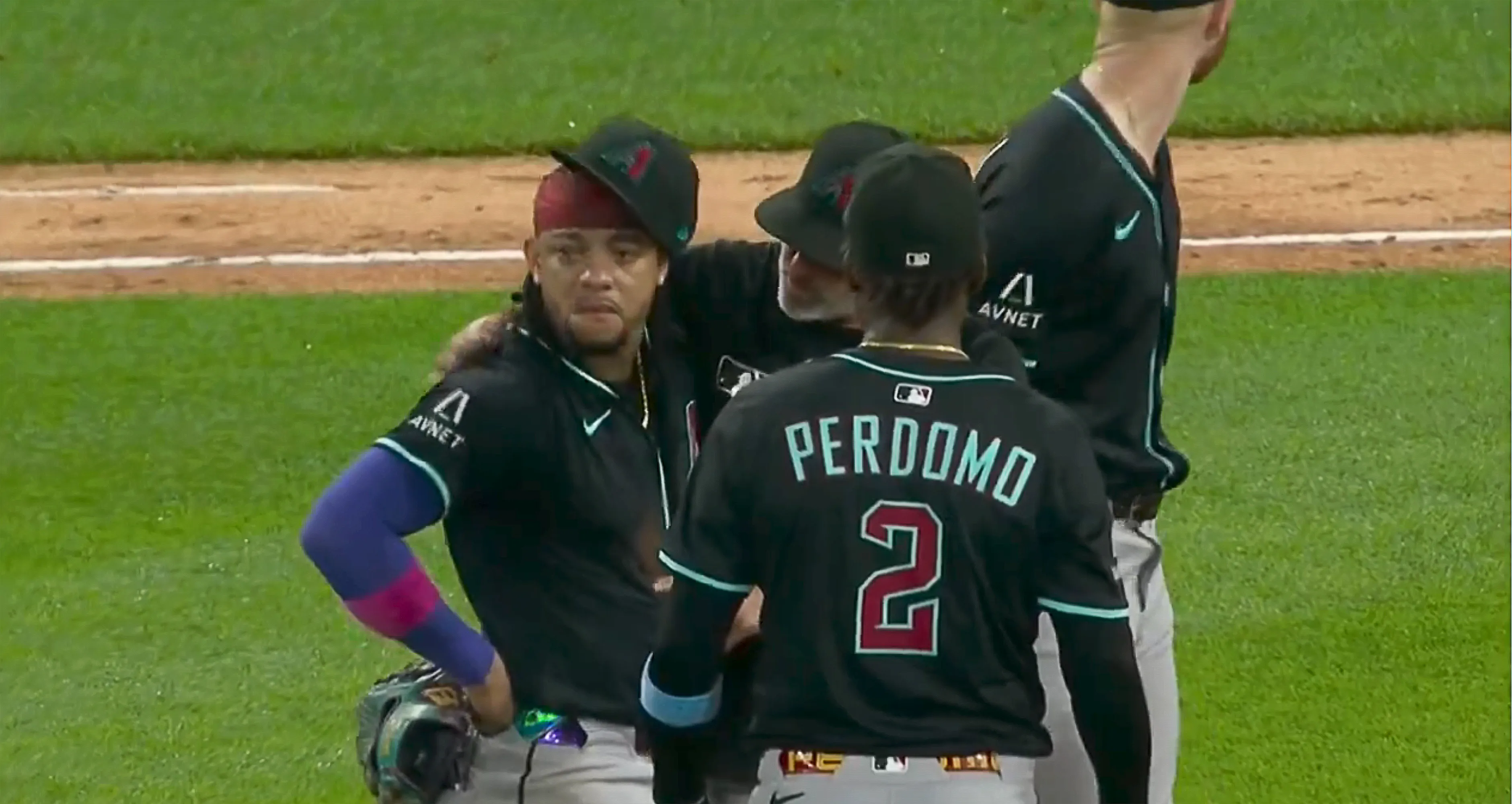 MLB s Ketel Marte Breaks Down After Fan Heckles Him About His Dead Mother