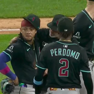 MLB s Ketel Marte Breaks Down After Fan Heckles Him About His Dead Mother