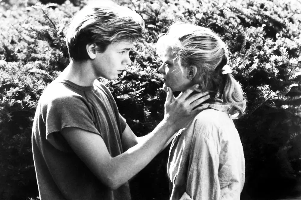 Martha Plimpton Recalls First Love River Phoenix Struggle With Fame Movie
