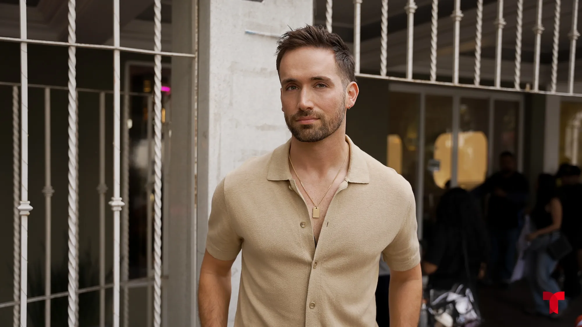 Mauricio Henao en el set de La Jefa