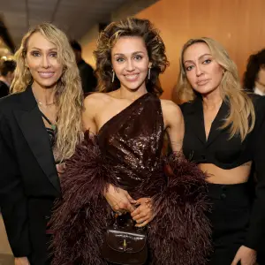 Miley-Cyrus-With-Tish-and-Brandi-GettyImages-1986605735