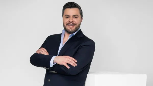 Paul Stanley, conductor de televisión mexicano