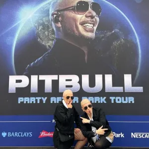 Fans de Pitbull en su gira mundial