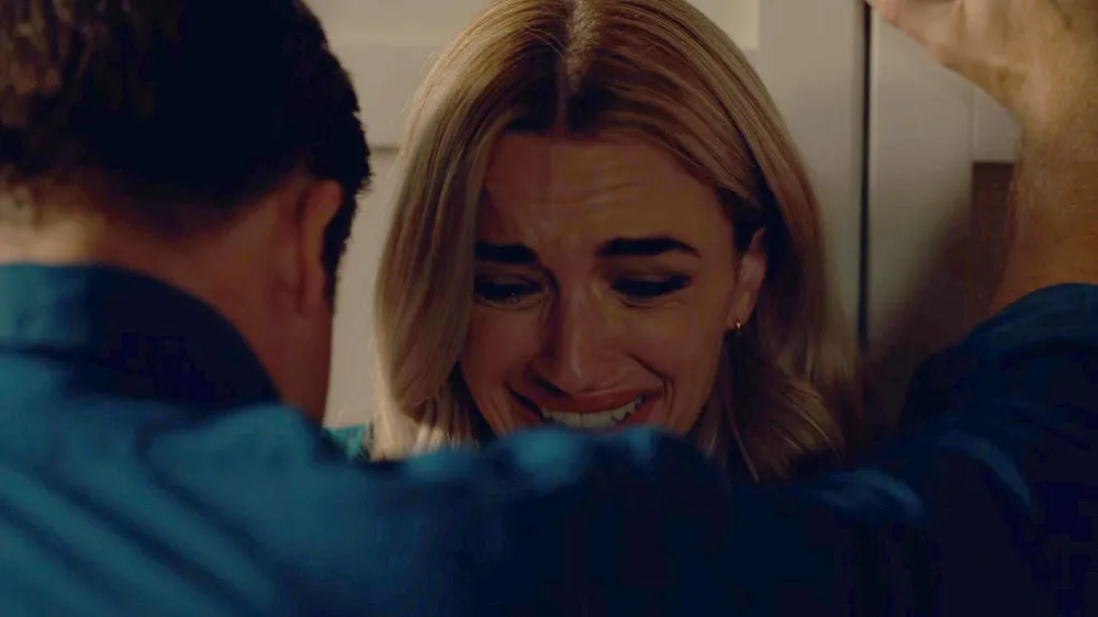 Scott Porter Was Resistant to Film Ginny and Georgia Scene Where Paul Hits Wall Can t Do This