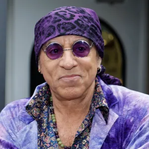 Steven Van Zandt Surgery feature GettyImages-2165890547.jpg