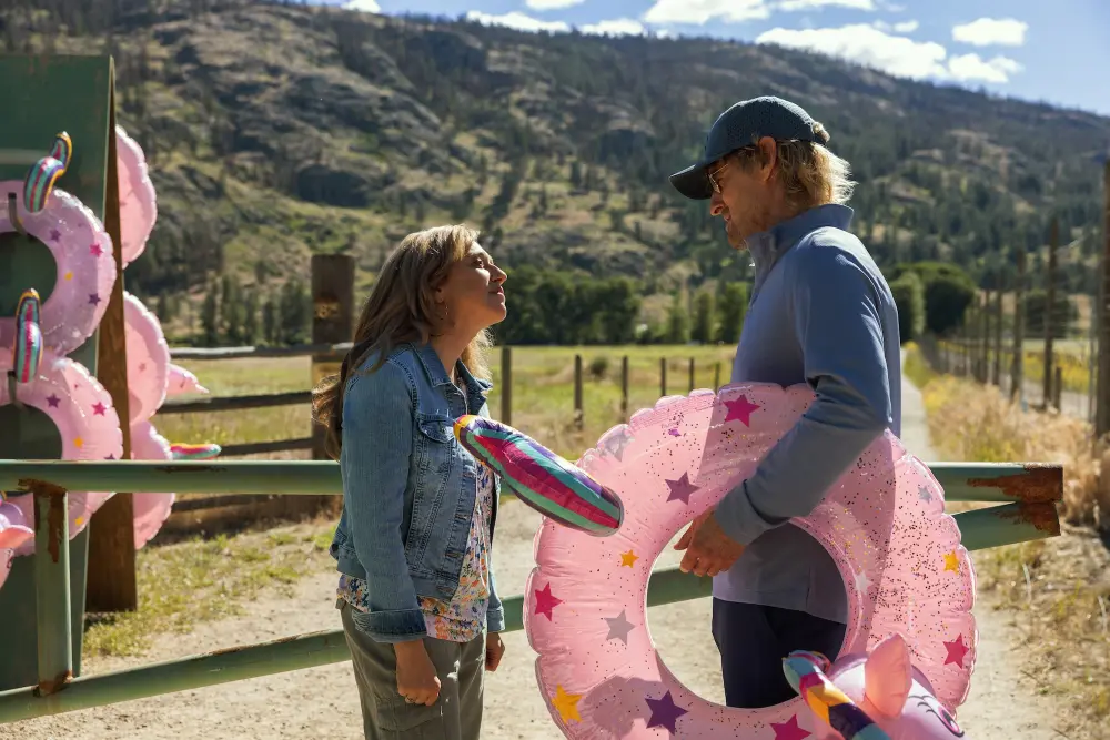 Mariana Trevi&ntilde;o y Owen Wilson en 'Stick' de Apple TV+