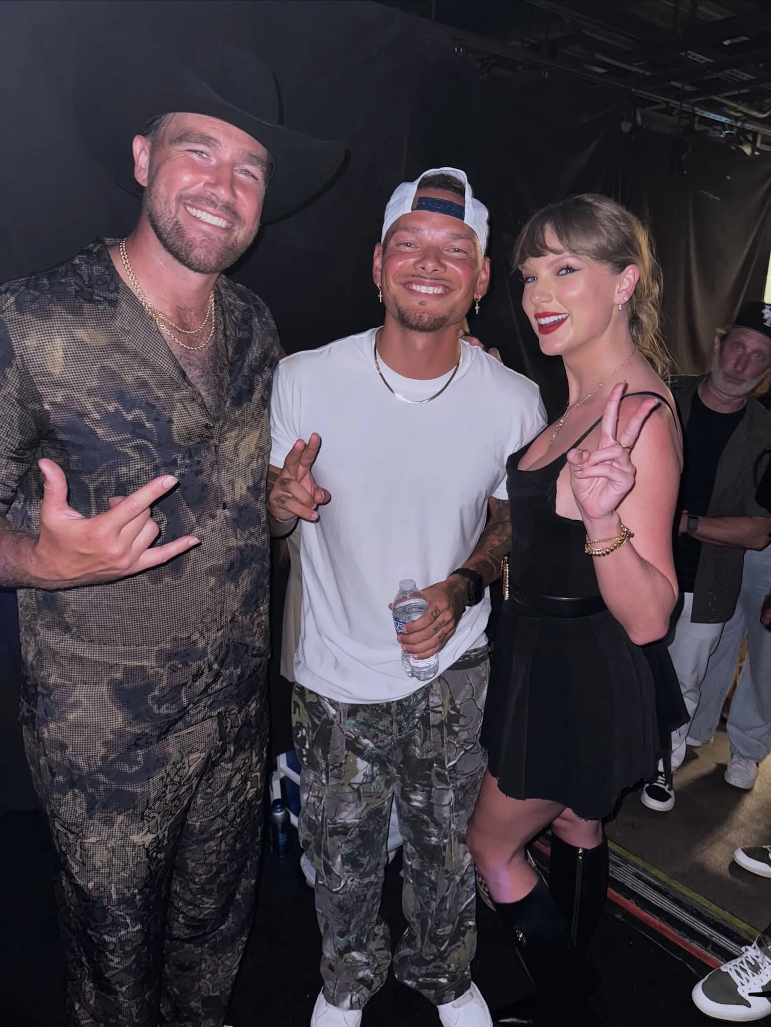 Taylor-Swift-Travis-Kelce-TEU-With-Kane-Brown-9028430