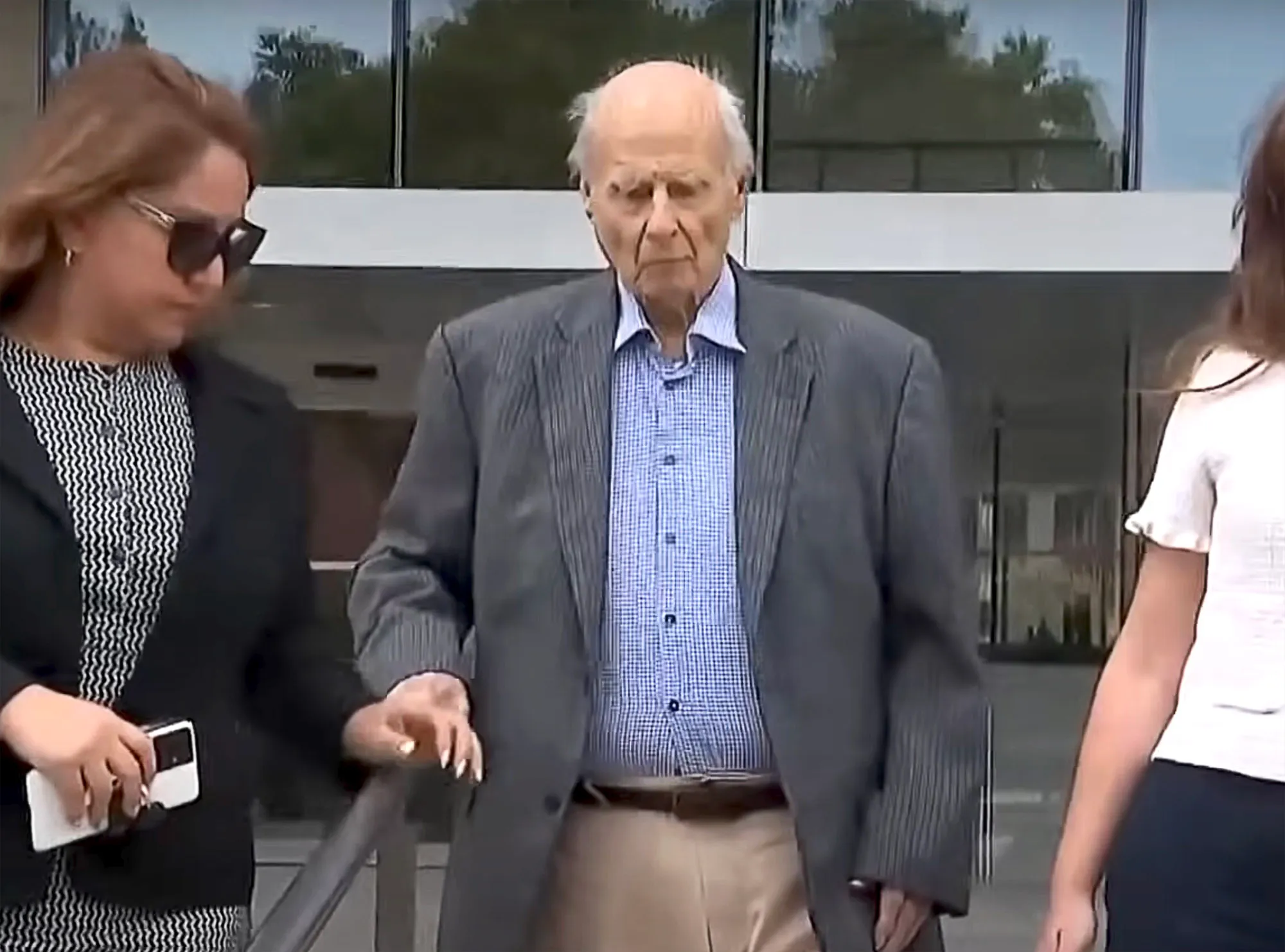 FEATURE Tom Girardi Begins 7 Year Prison Sentence After Being Found Guilty of Wire Fraud