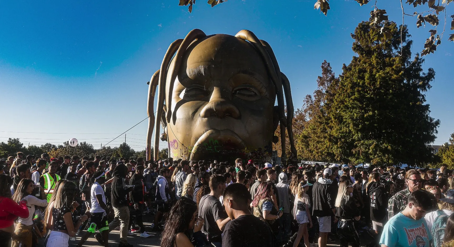 A crowd in Trainwreck: The Astroworld Tragedy