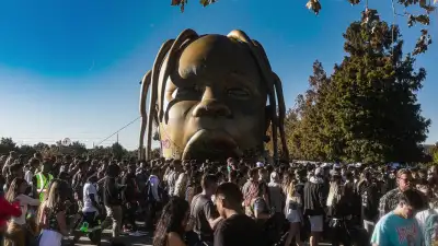 A crowd in Trainwreck: The Astroworld Tragedy