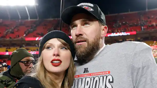 Travis Kelce and Taylor Swift Share Romantic Dance at WEdding