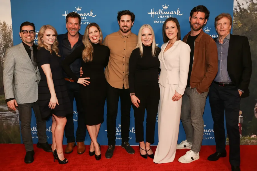 When Calls the Heart Cast Dating History Feature