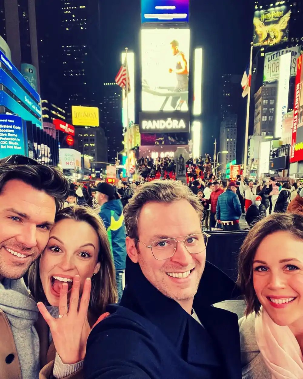 When Calls the Heart Stars Erin Krakow and Ben Rosenbaum s Relationship Timeline Costars to Marriage December 2022