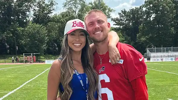 FEATURE Wife of Bills QB Shane Buechle Regrets Not Becoming Dallas Cowboys Cheerleader