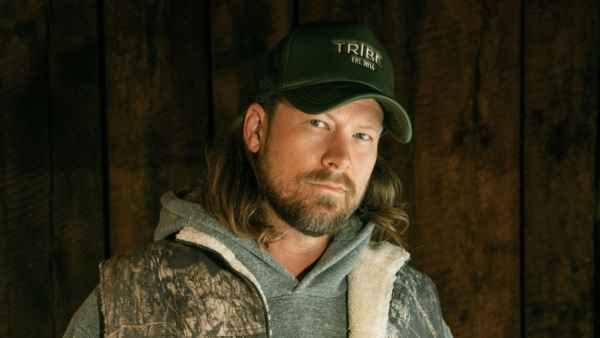 Brian Kelley Has the Best Reaction to Being a Model for Wife Brittneys Tribe Kelley Fashion Line