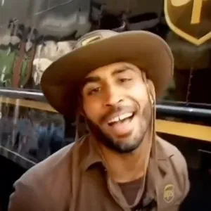 Carlos Caramelo, mensajero de UPS