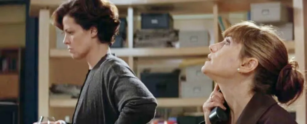 Sigourney Weaver and Holly Hunter in Copycat