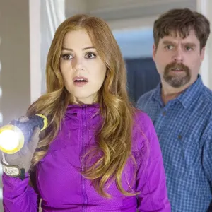 Isla Fisher and Zach Galifianakis in Keeping Up with the Joneses