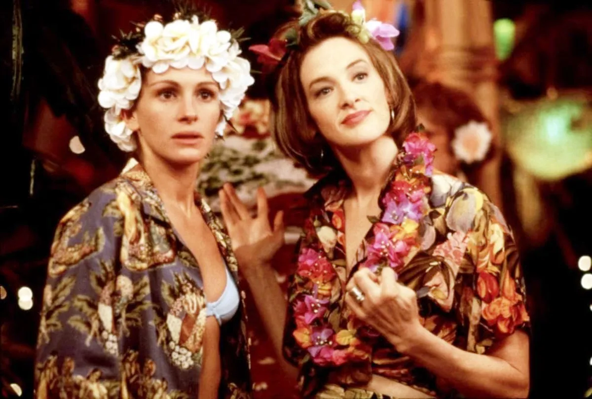 Julia Roberts and Joan Cusack in 'Runaway Bride'