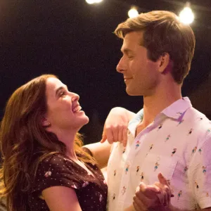Zoey Deutch and Glen Powell in Set It Up