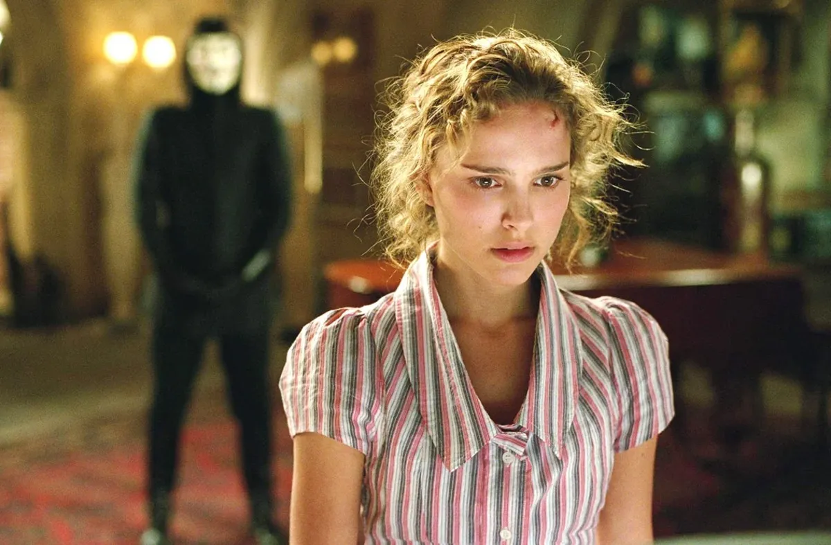 Hugo Weaving and Natalie Portman in V for Vendetta