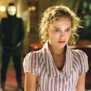 Hugo Weaving and Natalie Portman in V for Vendetta