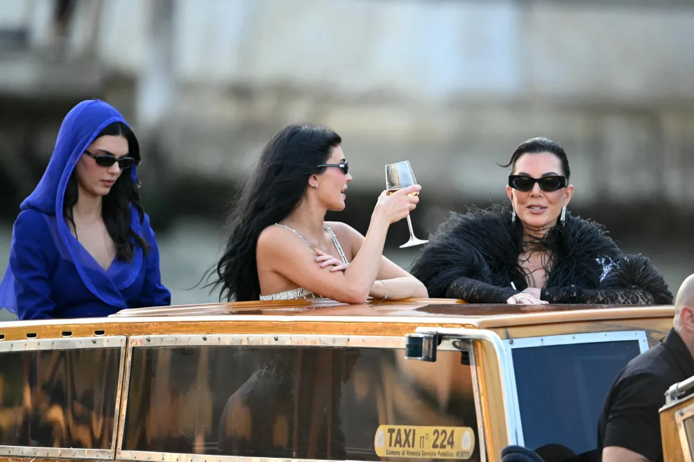 Bezos Wedding Cover Story Issue 29