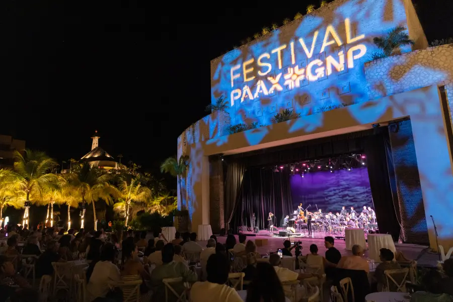 Presentación en el Foro Casa de la Música del Hotel Xcaret Arte.