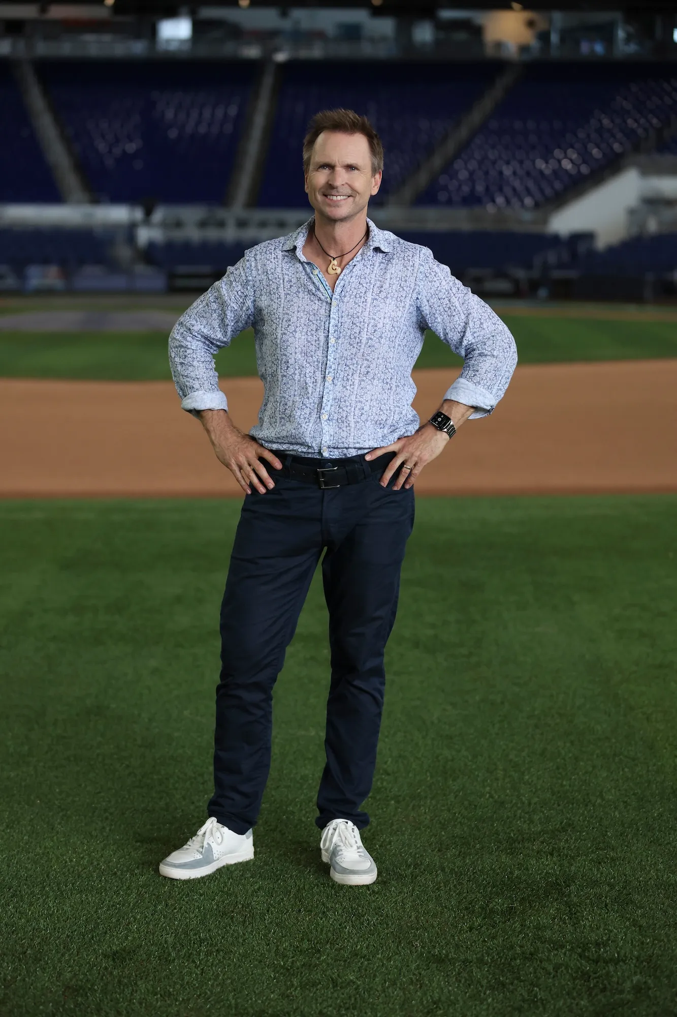 3015458_0806b-Phil-Keoghan