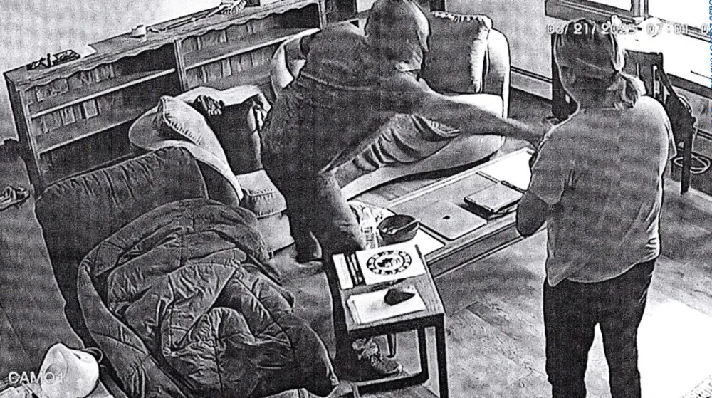 90 Day Fiance s Eric Rosenbrook s Wife Leida Pleads For Restraining Order Shows Alleged Injuries 001