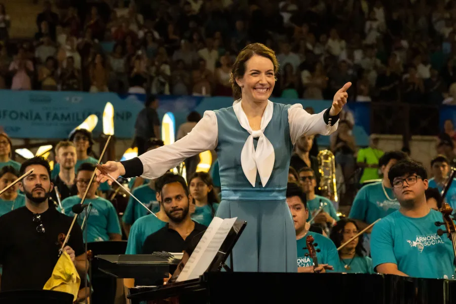 Alondra de la Parra en el cierre del Festival Paax Xcaret 2025.