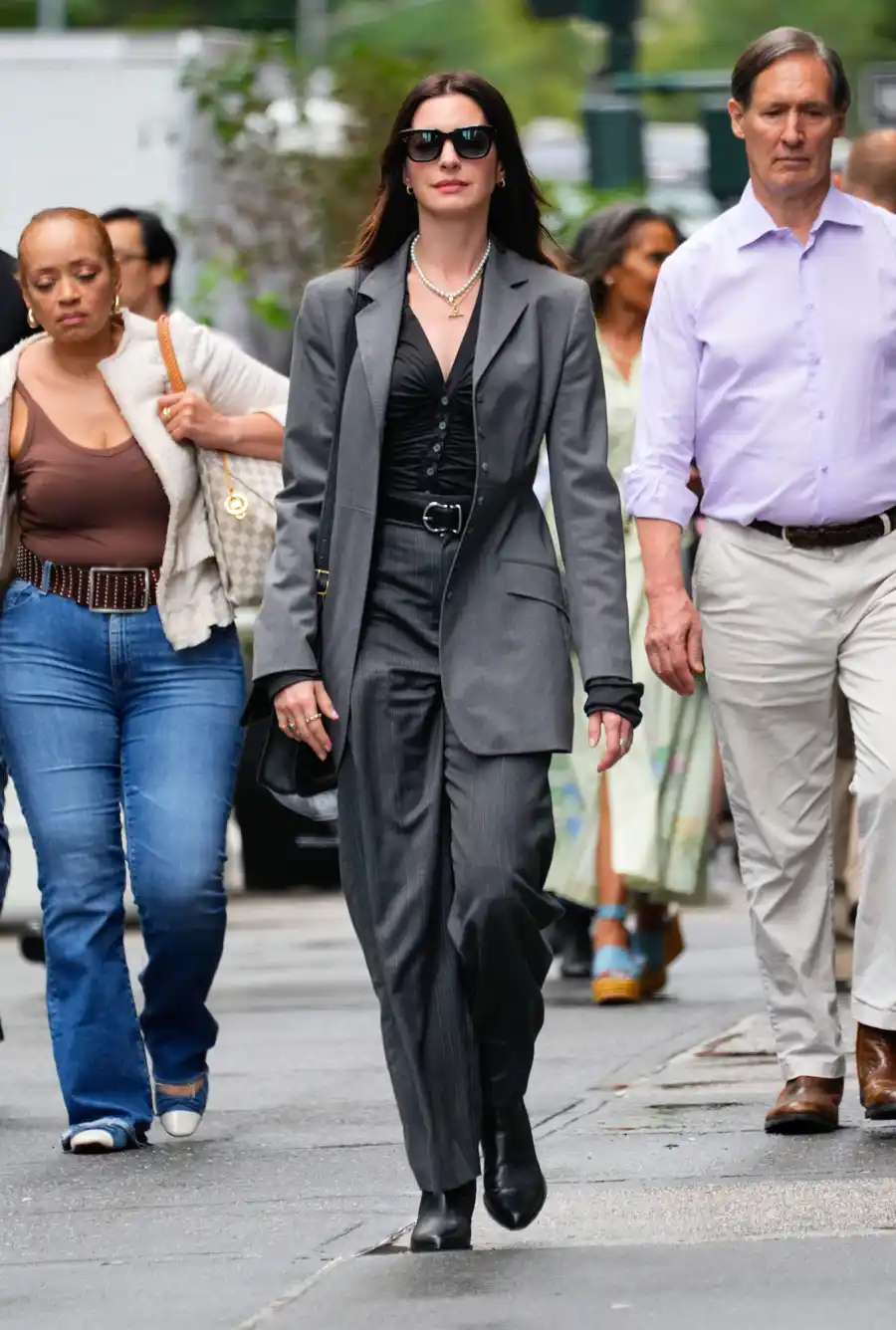 Anne Hathaway 2 Devil Wears Prada 2 Take an Inside Look at Filming