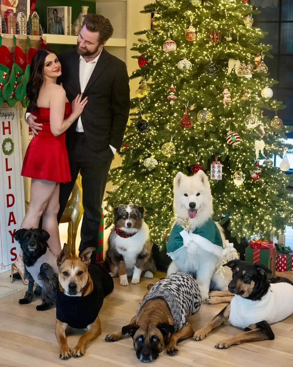 Ariel Winter Luke Benward Instagram 6 Dogs.jpg