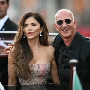 Bezos Wedding Cover Story Issue 29